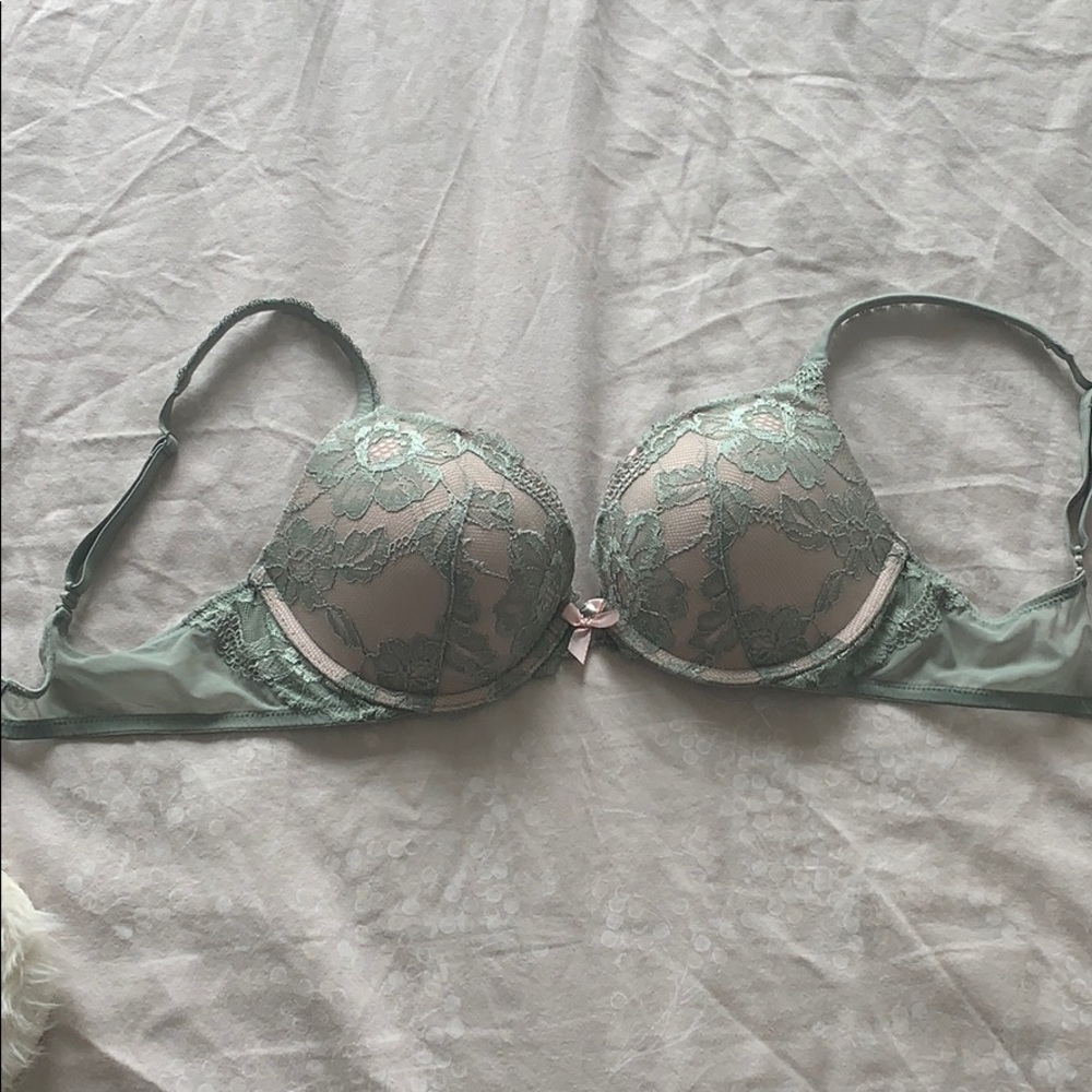 Victorias Secret Bra 32D